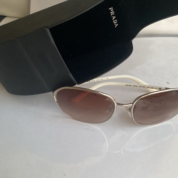 Prada vintage sunglasses 😎 with case made in Italy white temples silver frame - Picture 16 of 16